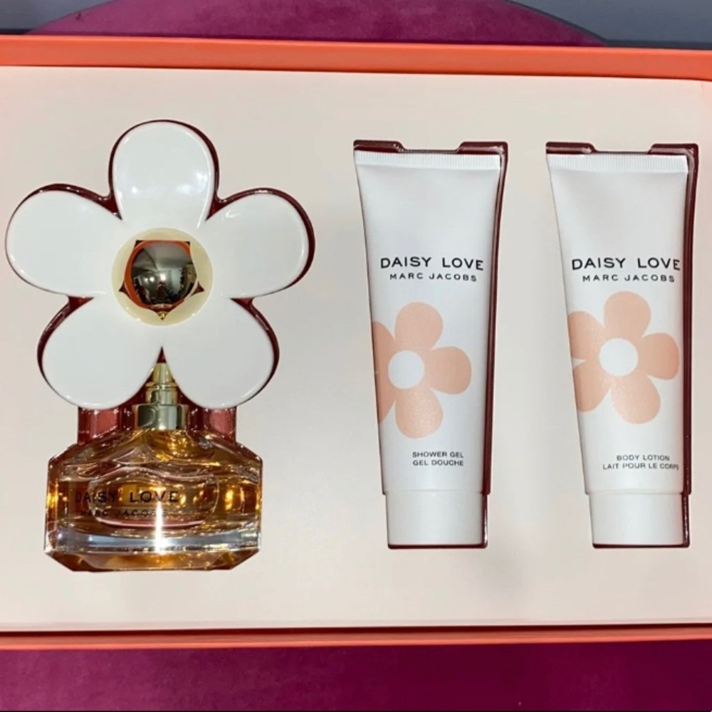Marc Jacobs Daisy Love Gift Set - Picture 2 of 3